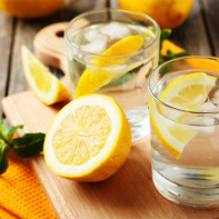 Fotografie z vody s citronem