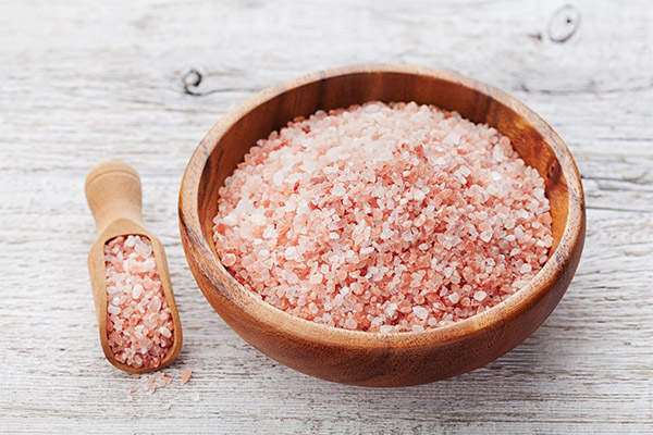 Výhody a poškození himalájské růžové soli