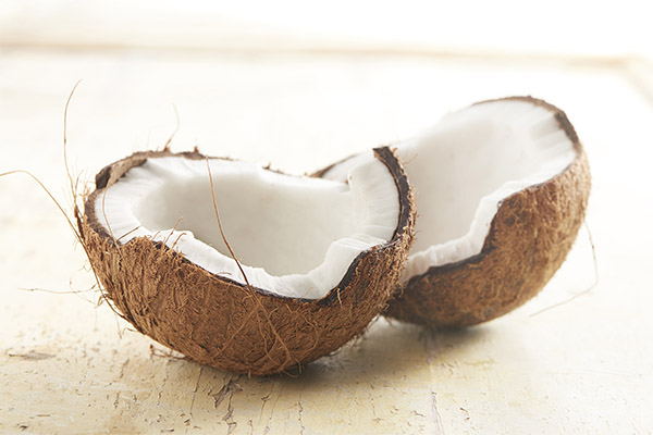 Fördelarna och skadorna med kokosnöt