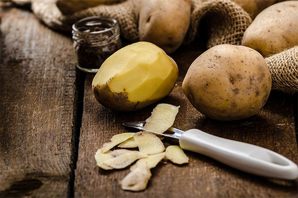 Les avantages et les inconvénients de la pelure de pomme de terre