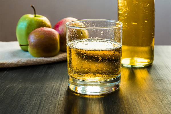 Fördelarna och skadorna med äppelcider