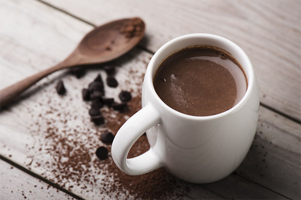 Fördelarna och skadorna med varm choklad