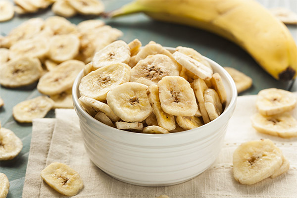 Výhody a poškození sušených banánů