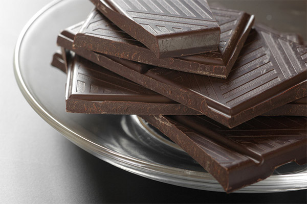 Combien de chocolat noir puis-je manger par jour